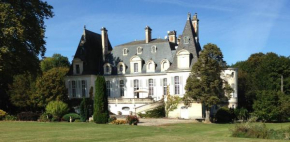 Гостиница Chateau du Val Larbont  Ла-Бастид-Де-Серу